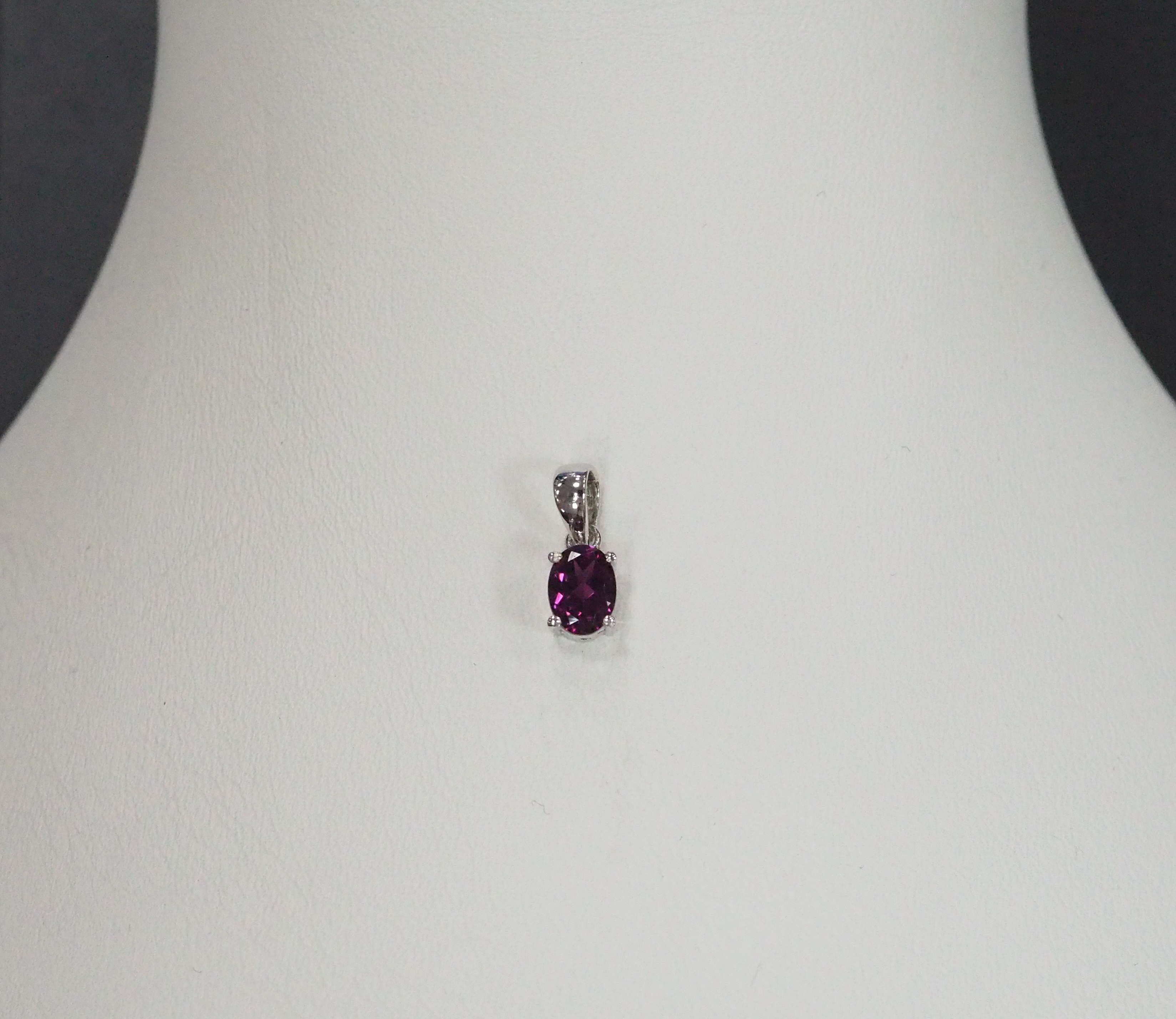 Серебряная подвеска с гранатом Умбалит